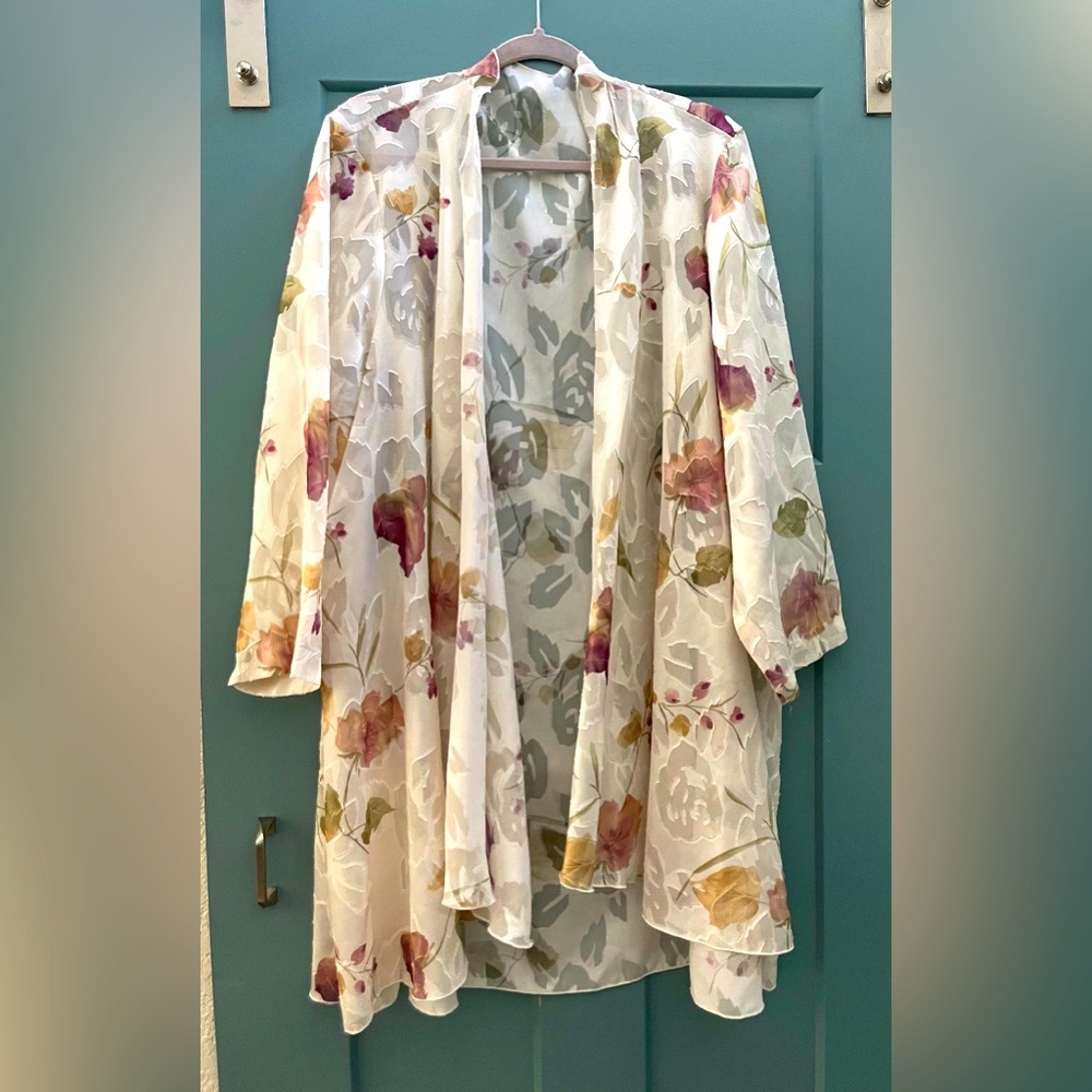 M075 // 1980s Vintage Kimono Style Floral Blouse